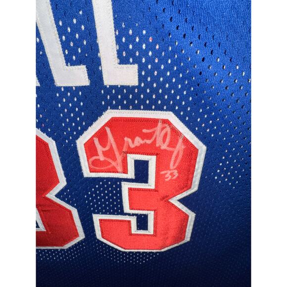 GRANT HILL #33 SIGNED PISTONS AUTOGRAPHED BASKETBALL JERSEY - Picture 2 of 4
